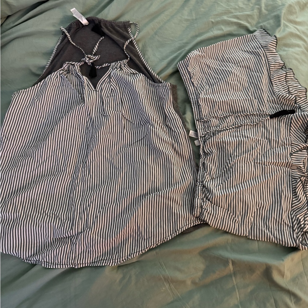 Gilligan & O'Malley Cream and Charcoal Striped Lounge Set